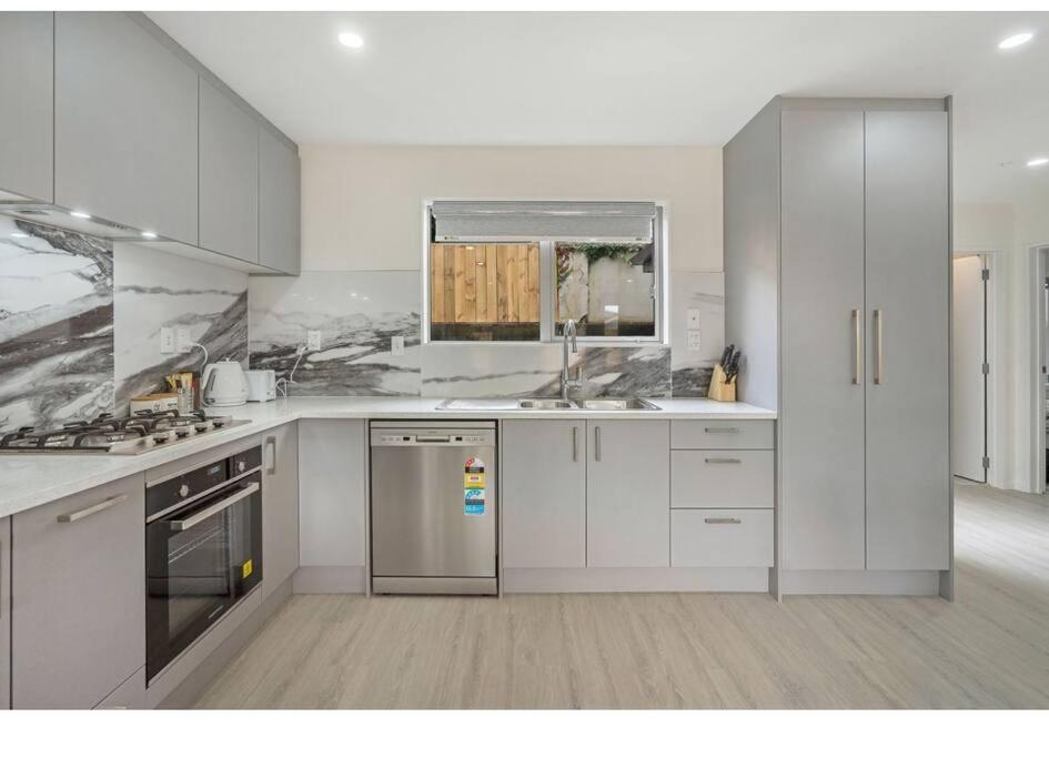 Seaviews central with Airport Proximity\ - Resim 4