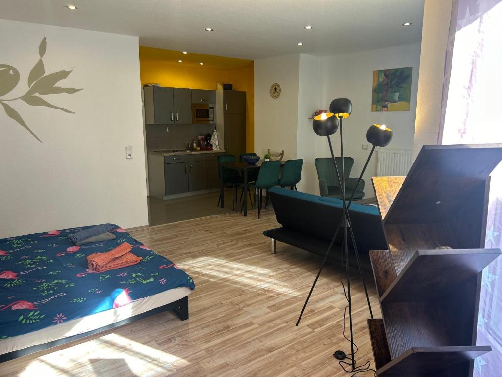 O zonă de relaxare la Piano Apartment Halle - Netflix - Free WiFi 4