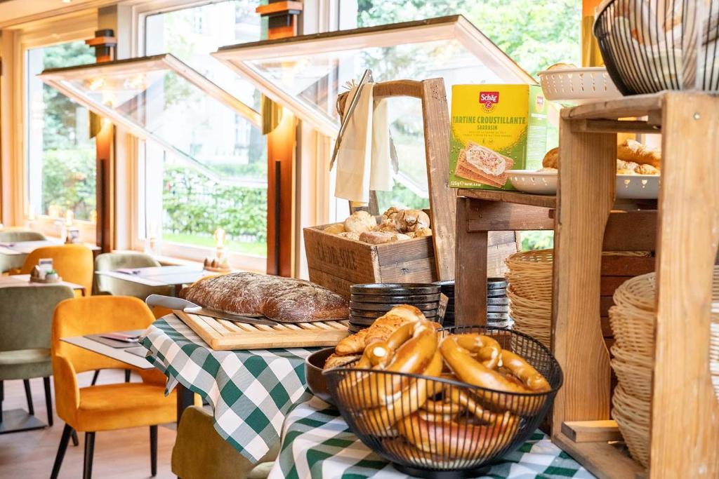 Bernstein Hotel Villa Kastania - Resim 27