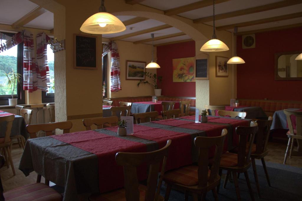 Restaurace v ubytování Gasthaus Trifelsblick