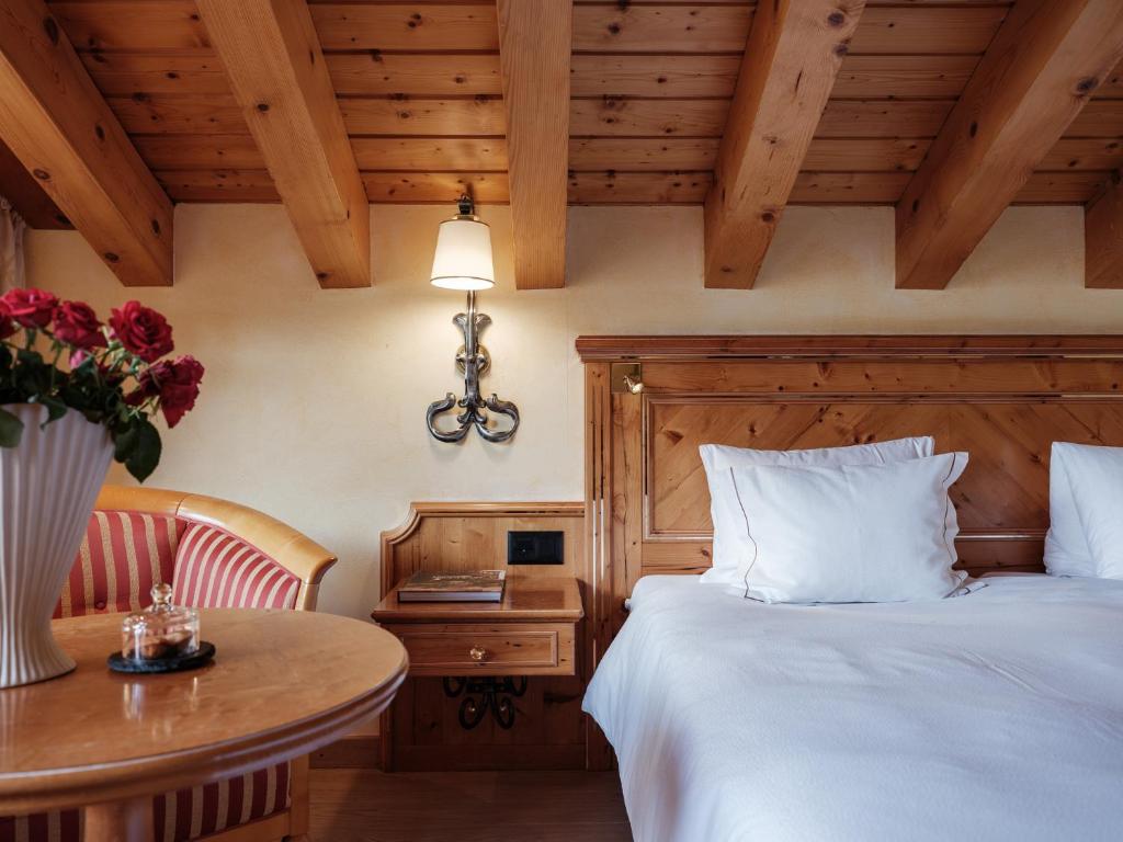 Postel nebo postele na pokoji v ubytování Relais & Chateaux Schönegg