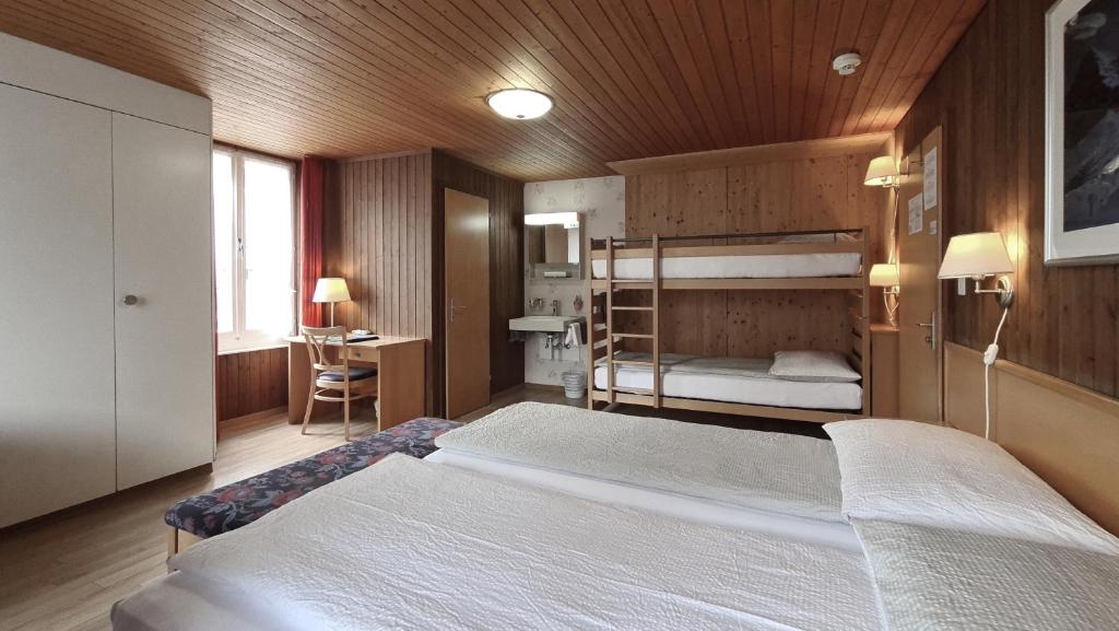 
Family Room (2 Adults + 2 Children)
