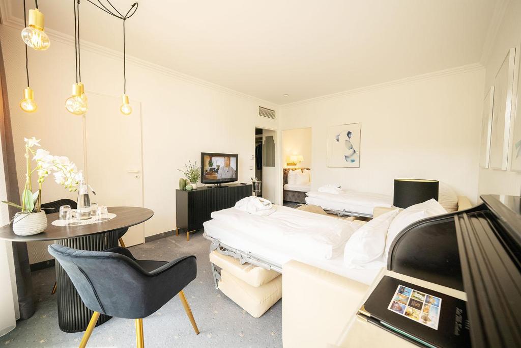 Bernstein Hotel Villa Kastania - Resim 37