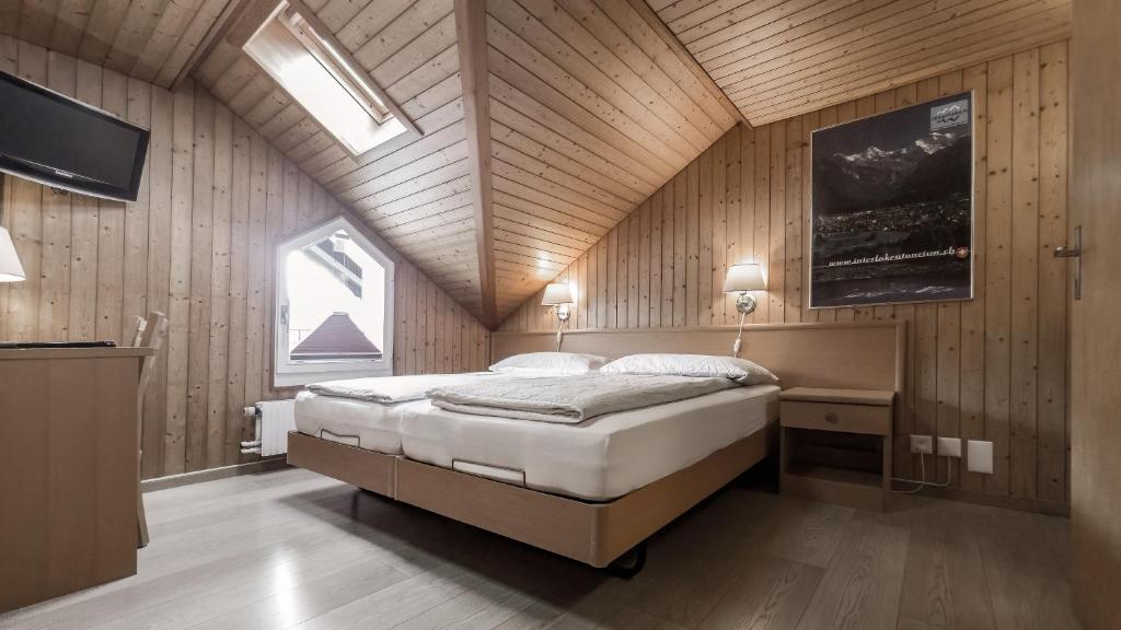 Postel nebo postele na pokoji v ubytování Hotel Rössli