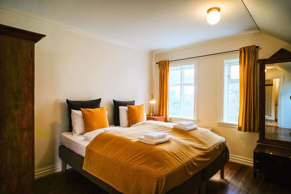 Una cama o camas en una habitación de Bankinn - Hotel by Aldan