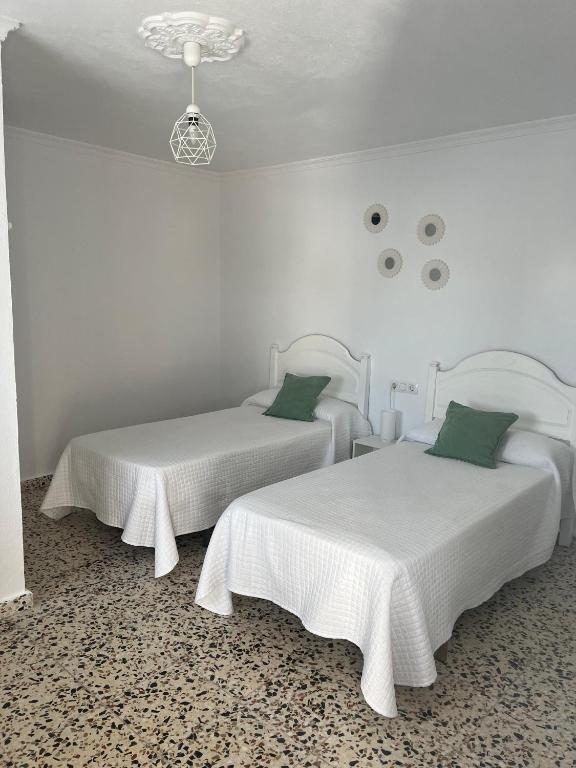 A bed or beds in a room at Alojamientos La Menúa
