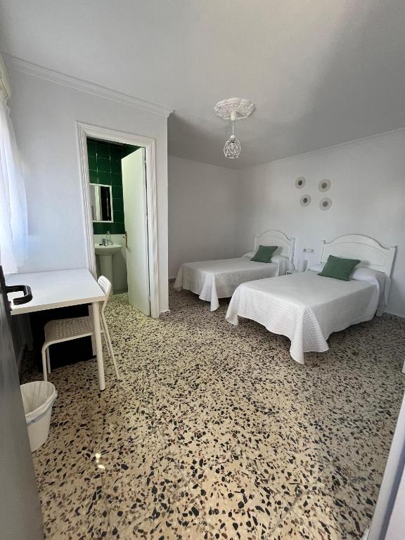 A bed or beds in a room at Alojamientos La Menúa