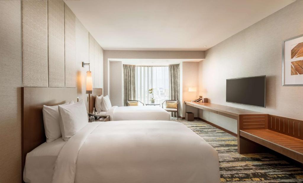 Postel nebo postele na pokoji v ubytování Hilton Kota Kinabalu