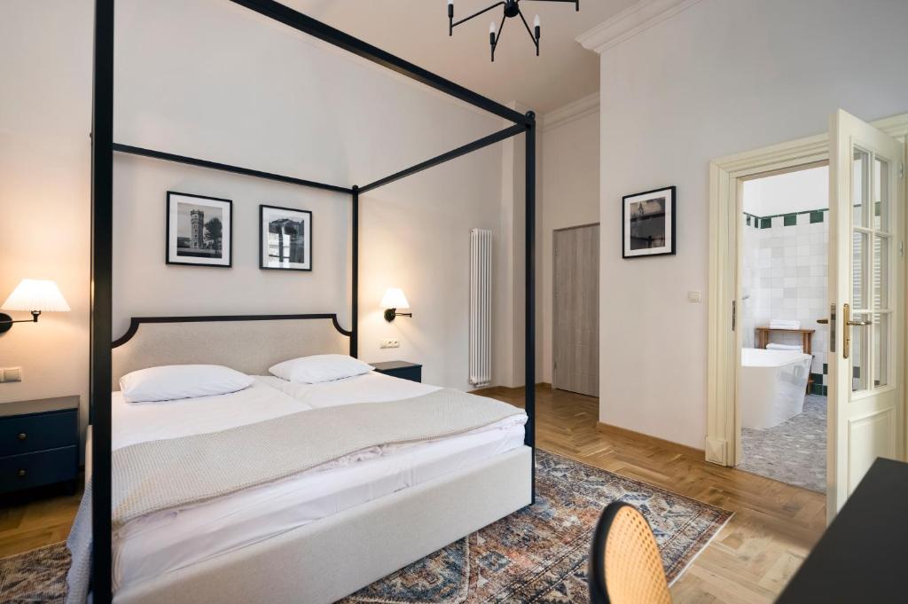 EASY RENT Apartments- Fontana Boutique - Deluxe King Suite