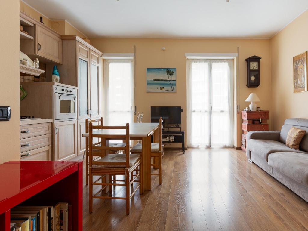 GuestHost - Bande Nere M1 Comfy Apt with Balcony