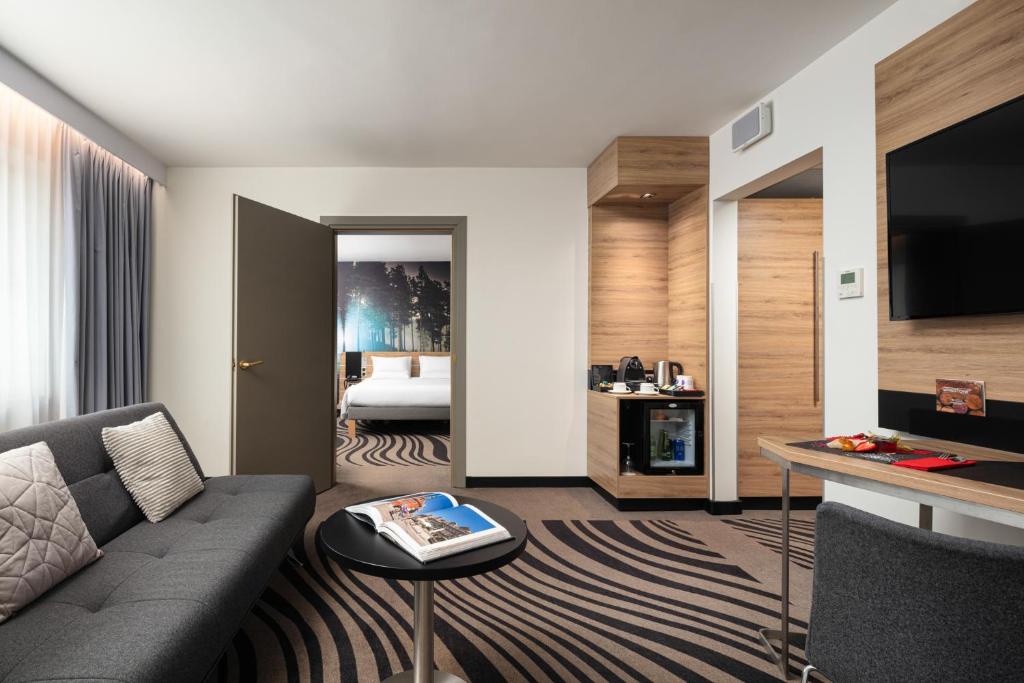 Novotel Poznan Centrum - Two-Room Apartment With One King Bed