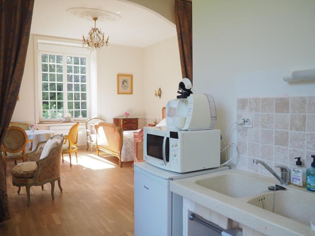 Kuchyň nebo kuchyňský kout v ubytování Chambre d'Hôtes de l'Île