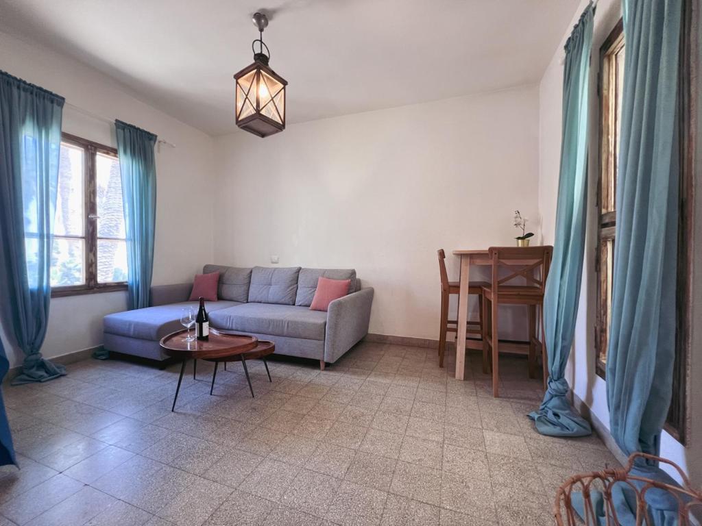 a living room with a couch and a table at הצימר של יהושע in Ein Gedi