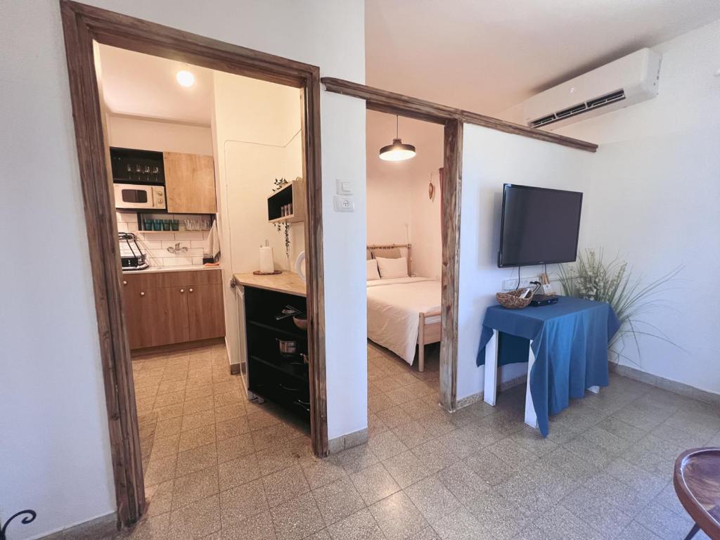 a room with a mirror and a table and a bed at הצימר של יהושע in Ein Gedi