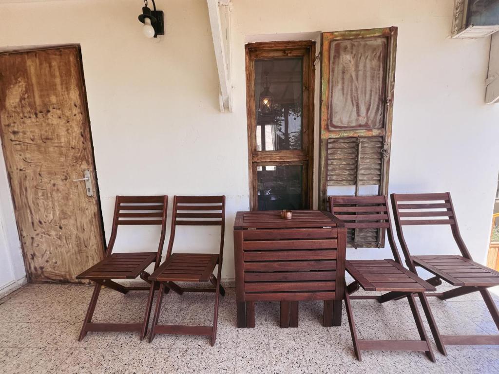a group of four chairs and a table and a table and chairs at הצימר של יהושע in Ein Gedi