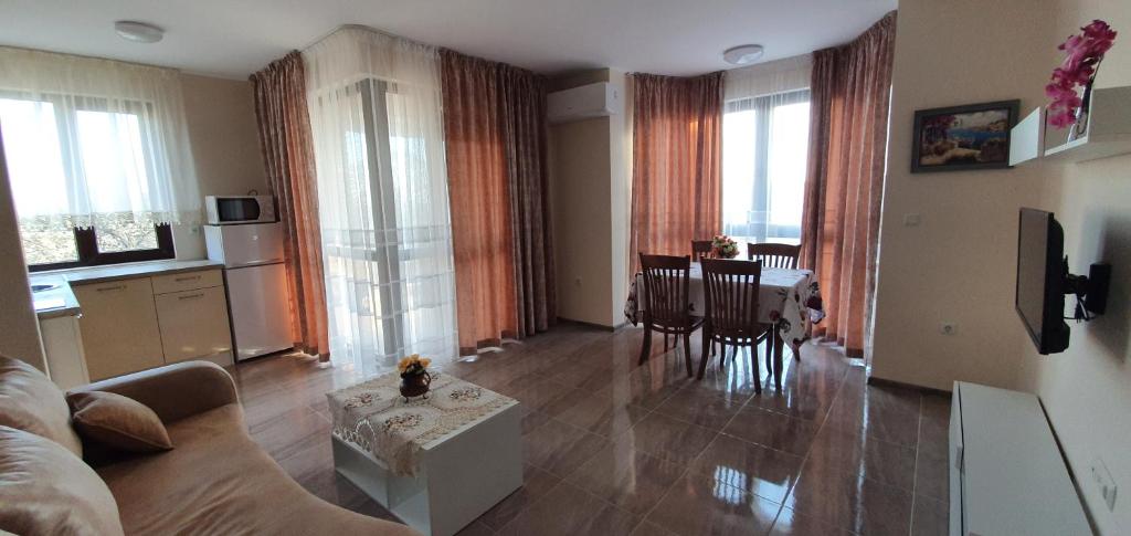 TV a/nebo společenská místnost v ubytování Luxury Apartments Ekaterina