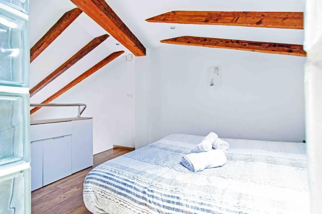 Posteľ alebo postele v izbe v ubytovaní Acogedor Dúplex con terraza interior en la playa