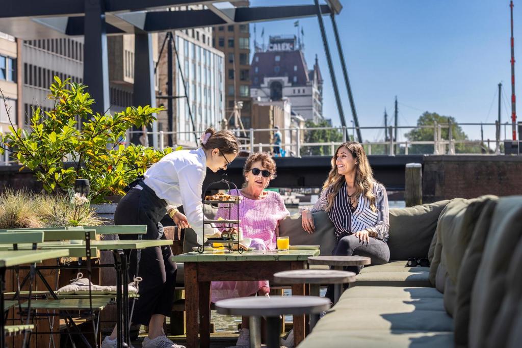 FLOATS by H2OTEL Rotterdam