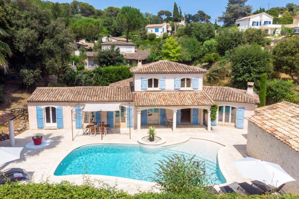 Bazén v ubytování Villa Serenity by Villa Plus nebo v jeho okolí