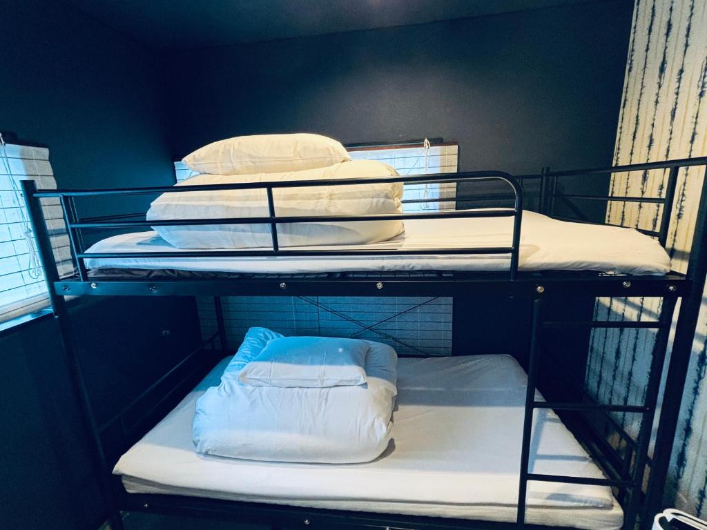 Postel nebo postele na pokoji v ubytování Hostel SAMURISE Mt Fuji