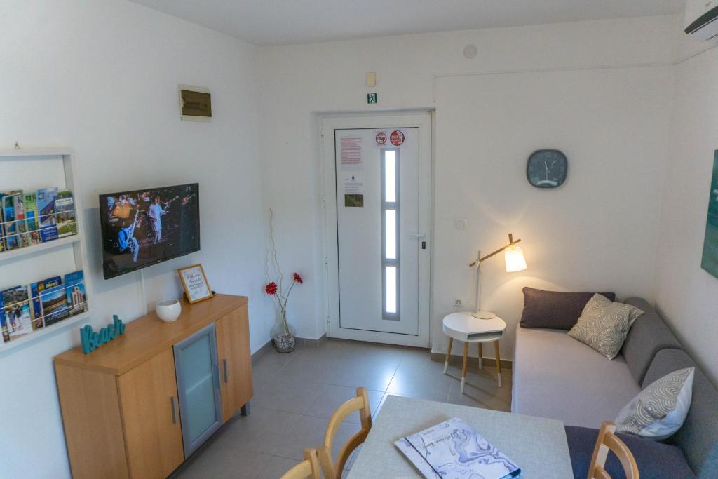 Telewizja i/lub zestaw kina domowego w obiekcie Apartment Jadran Baška
