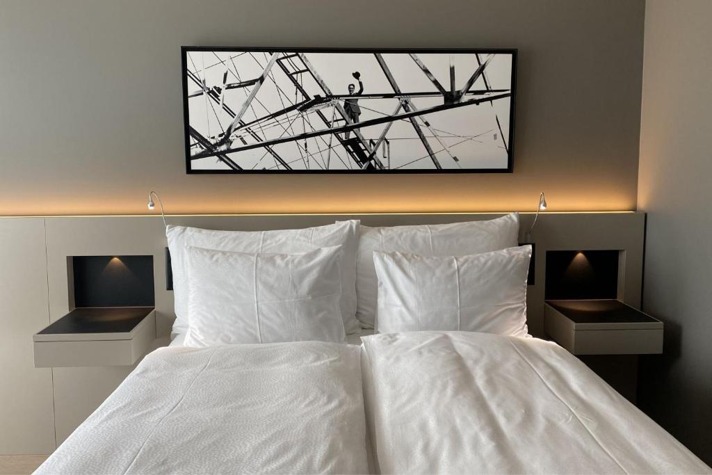 Postel nebo postele na pokoji v ubytování Modern Times Hotel, Vevey, A Tribute Portfolio Hotel