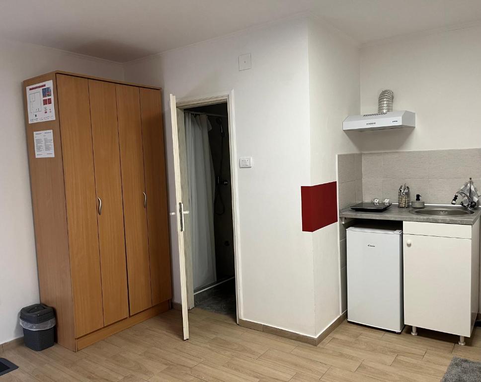 Cucina o angolo cottura di 'MONAS' mini apartments