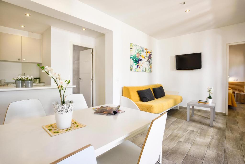 Naika Studios & Apartments - One-Bedroom Apartment