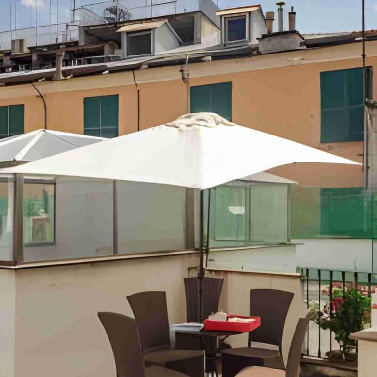 Balkon lub taras w obiekcie DOGE CAMBIASO- Davanti all'acquario - Grande terrazza privata - Palazzo Nobiliare Storico