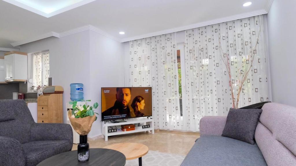 TV a/nebo společenská místnost v ubytování VillaYL