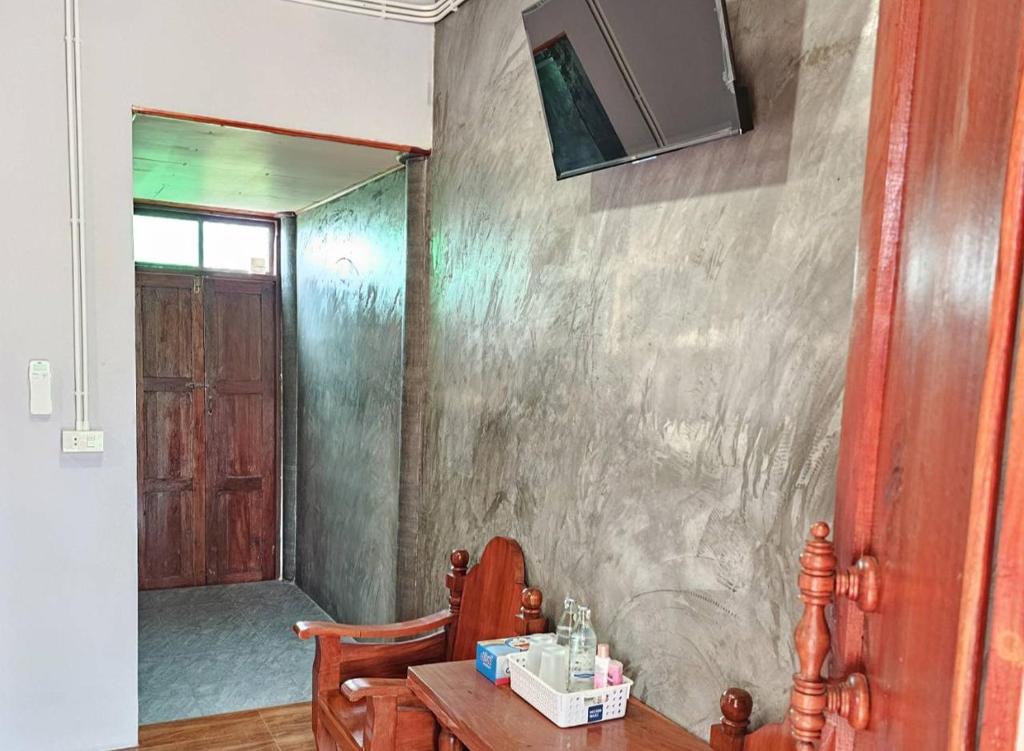 TV a/nebo společenská místnost v ubytování Nipatra Homestay
