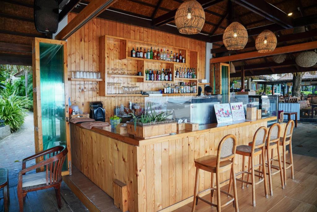 Lounge nebo bar v ubytování Silversand Resort