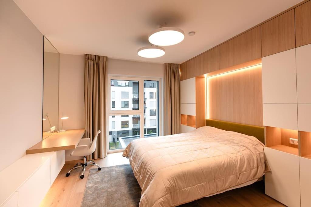 Henry's Appt with a private Suite 412 - Shared kitchen - Resim 2