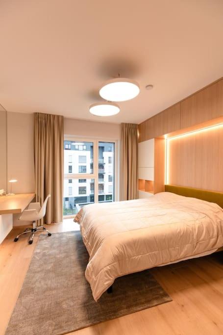 Henry's Appt with a private Suite 412 - Shared kitchen - Resim 33