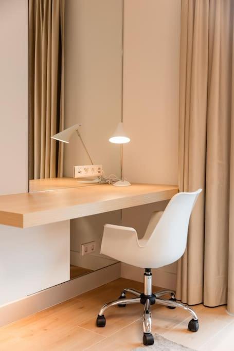 Henry's Appt with a private Suite 412 - Shared kitchen - Resim 34