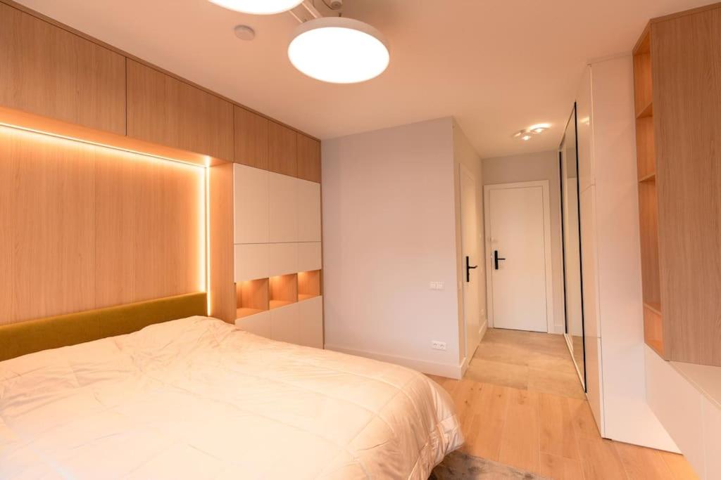 Henry's Appt with a private Suite 412 - Shared kitchen - Resim 37