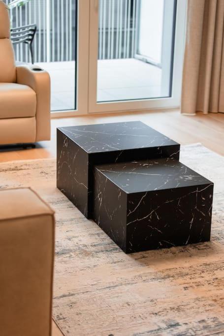 Henry's Appt with a private Suite 412 - Shared kitchen - Resim 42