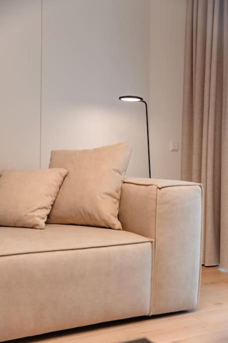 Henry's Appt with a private Suite 412 - Shared kitchen - Resim 45