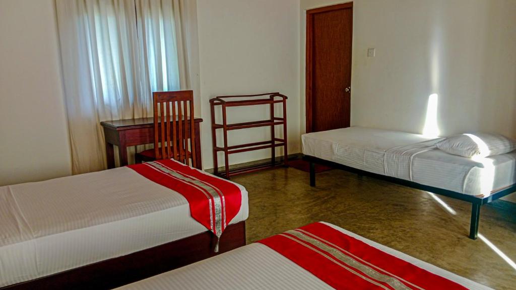 Postel nebo postele na pokoji v ubytování Sigiri Lanka Resort