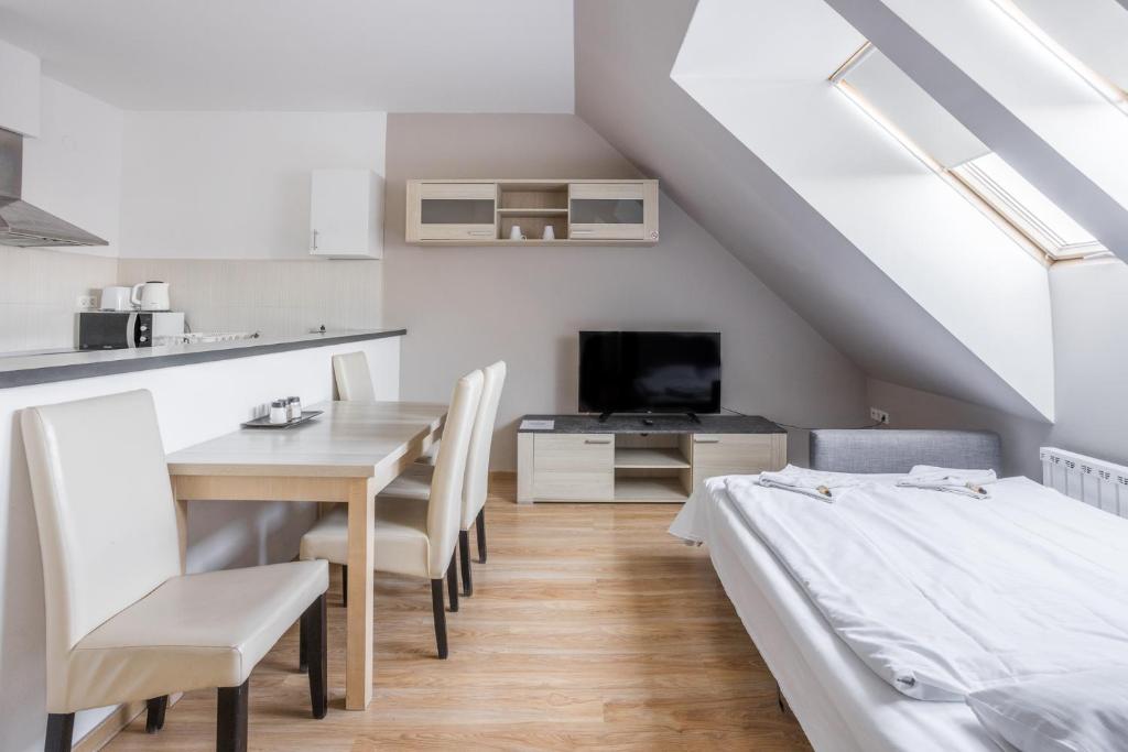 Posteľ alebo postele v izbe v ubytovaní Corvin Plaza Apartments & Suites