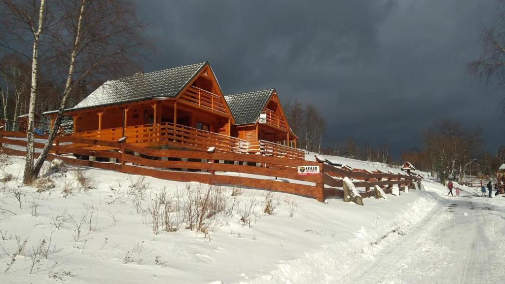 Domki Pod Biegunem, Wioska Smerfów oraz Wzgórze Gargamela v zimě