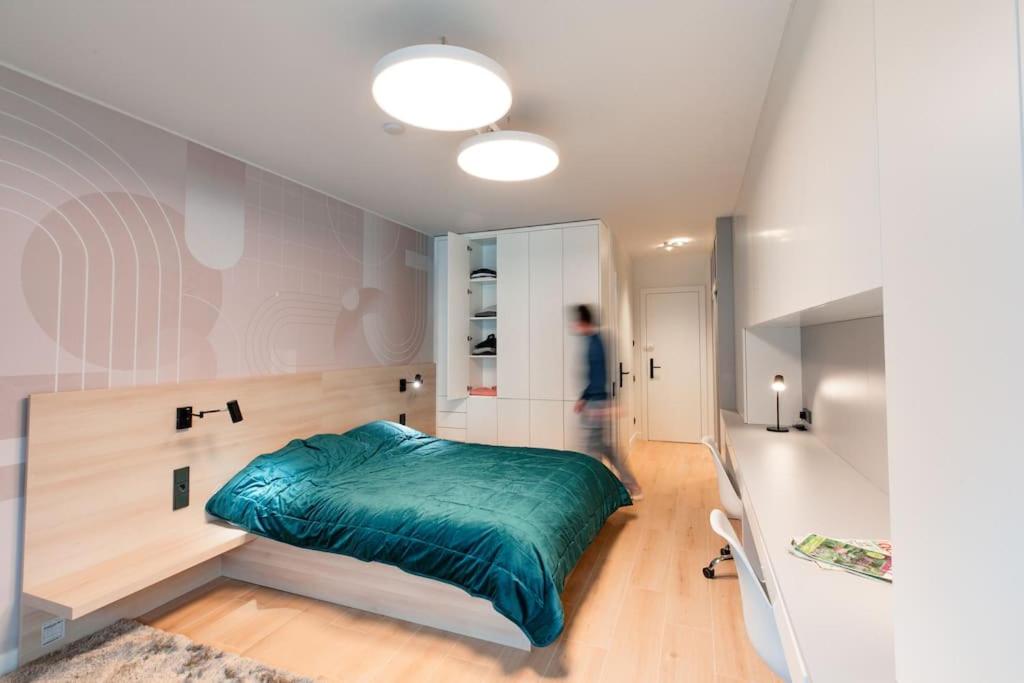 Henry's Appt with a private Suite 413 - Shared kitchen - Resim 6