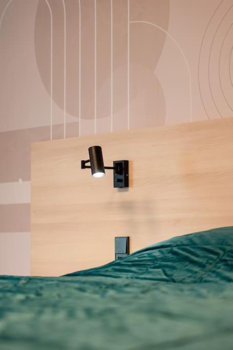 Henry's Appt with a private Suite 413 - Shared kitchen - Resim 17