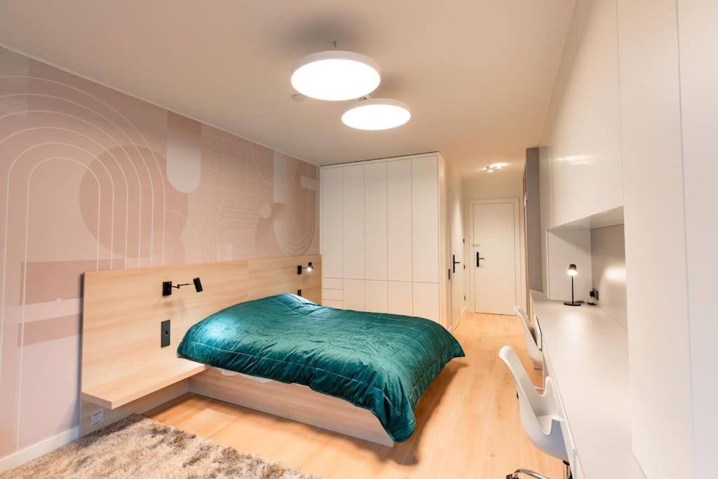 Henry's Appt with a private Suite 413 - Shared kitchen - Resim 32