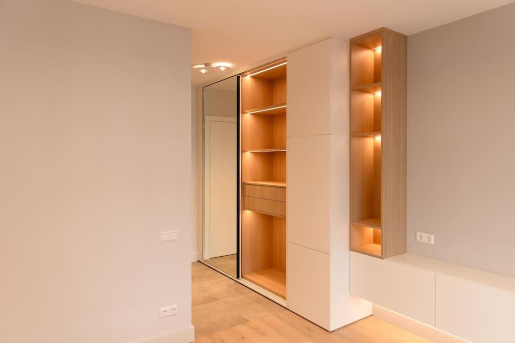 Henry's Appt with a private Suite 413 - Shared kitchen - Resim 38