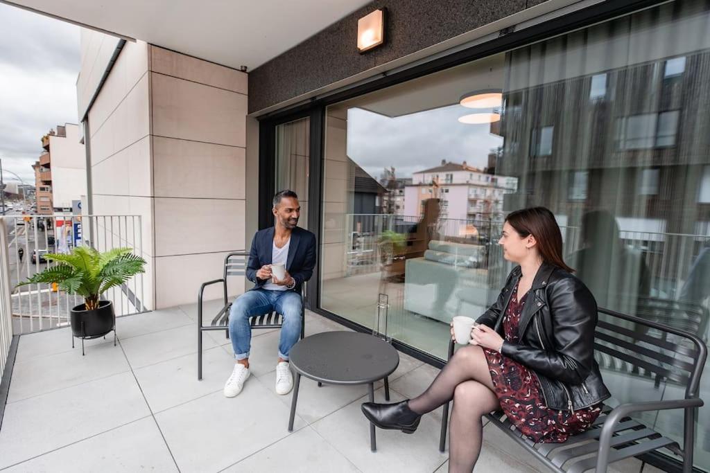 Henry's Appt with a private Suite 413 - Shared kitchen - Resim 39