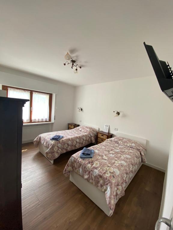 Łóżko lub łóżka w pokoju w obiekcie B&B Panorama Dolomiti