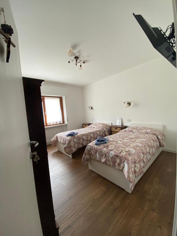 Łóżko lub łóżka w pokoju w obiekcie B&B Panorama Dolomiti