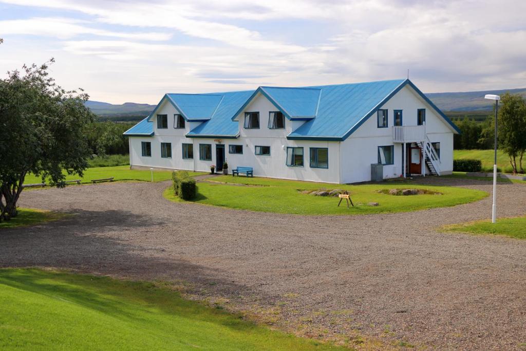 Byggingin sem gistihúsið er í