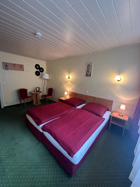 Hotel Holl Beyra - Double Room With Private Bathroom